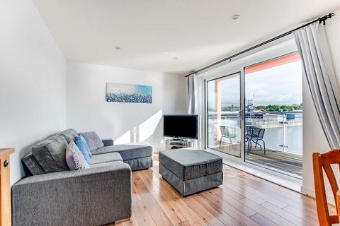 2 bedroom flat to rent, Watersmeet, Chatham ME4