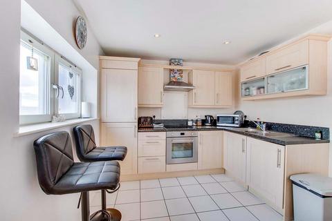 2 bedroom flat to rent, Watersmeet, Chatham ME4