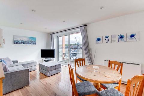 2 bedroom flat to rent, Watersmeet, Chatham ME4