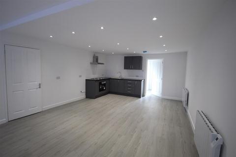 Maisonette to rent, St. Aldwyn Road, Gloucester