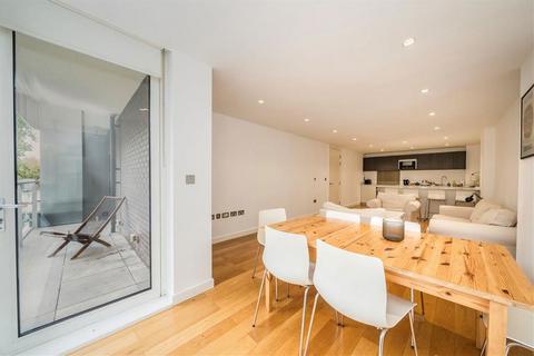 3 bedroom flat for sale, Wenlock Road, London N1