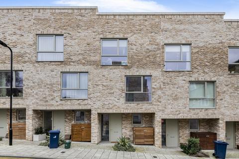 5 Davenant Way, Acton, London, W3 8DN