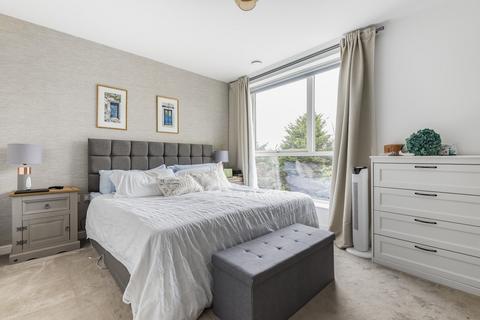 5 Davenant Way, Acton, London, W3 8DN