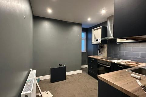 Flat 3, 13 High Street, Carshalton, SM5 3AP