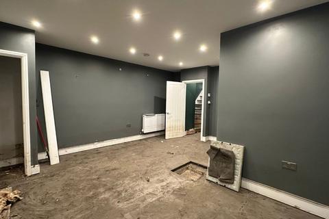Flat 3, 13 High Street, Carshalton, SM5 3AP