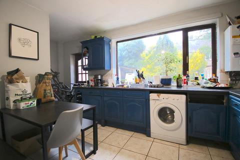 4 bedroom house to rent, More Close, London E16