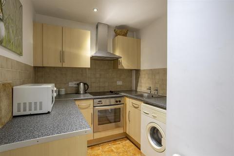 2 bedroom flat to rent, Escrick Street, York