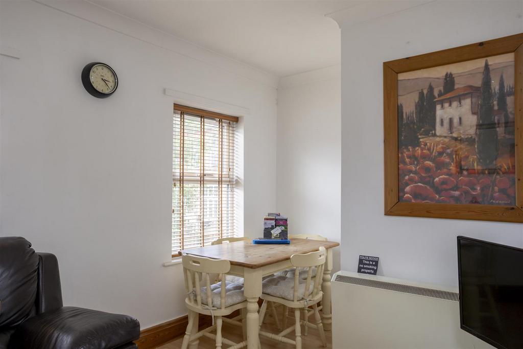 Flat 4 Escrick Street 3.jpg