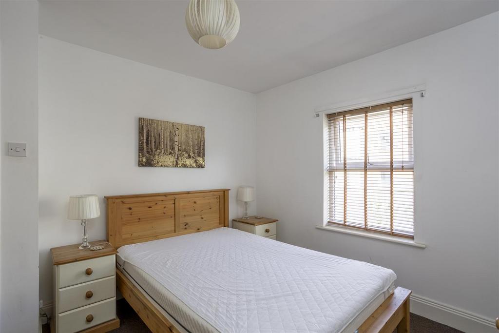 Flat 4 Escrick Street 13.jpg