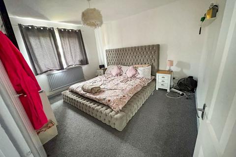 2 bedroom flat for sale, Howard Drive, Churchill Park, Caerphilly, CF83 3GD