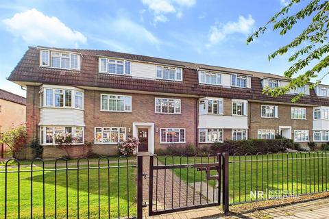 4, Bray Court North Parade, Chessington, KT9 1QN