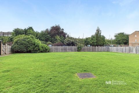 4, Bray Court North Parade, Chessington, KT9 1QN