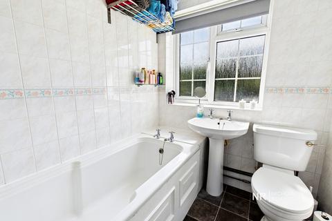 4, Bray Court North Parade, Chessington, KT9 1QN