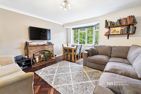 4, Bray Court North Parade, Chessington, KT9 1QN
