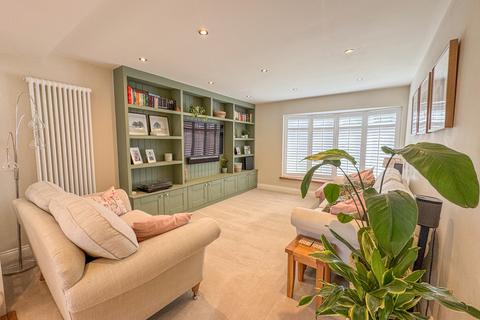 30 Claybrick Avenue, Hockley, SS5 4PS