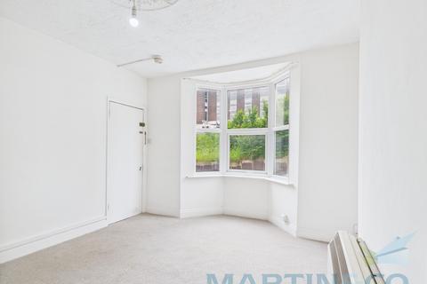 Studio to rent, New England Road, Brighton