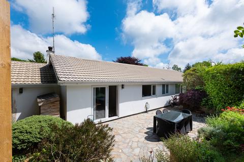 3 bedroom detached bungalow to rent, Truro