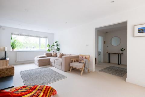 3 bedroom detached bungalow to rent, Truro
