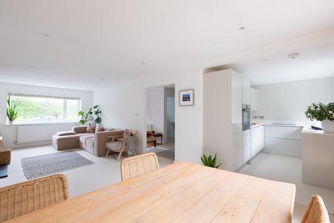 3 bedroom detached bungalow to rent, Truro