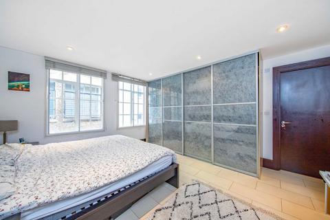 2 bedroom flat for sale, Carthusian Street, London EC1M