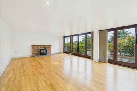 4 bedroom barn conversion to rent, The Wagon Barn, Manor Lane, Bredons Norton, GL20