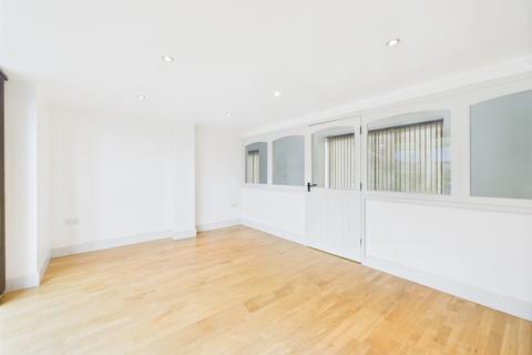 4 bedroom barn conversion to rent, The Wagon Barn, Manor Lane, Bredons Norton, GL20