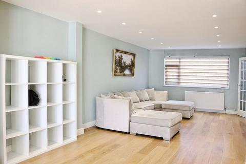 3 bedroom semi-detached house to rent, Seacourt Road, Langley