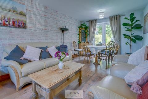 3 Fallon Close, Laughton Common, Sheffield, S25 3QJ