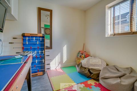 3 Fallon Close, Laughton Common, Sheffield, S25 3QJ