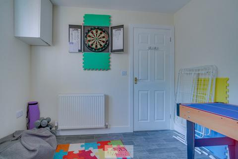 3 Fallon Close, Laughton Common, Sheffield, S25 3QJ