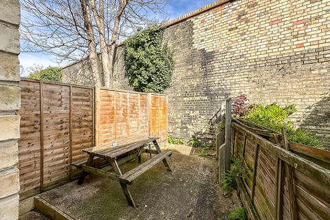 1 bedroom in a house share to rent, Devonshire Road, Cambridge CB1