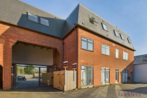 Studio to rent, Station Road, Addlestone, KT15