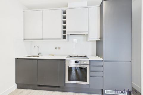 Studio to rent, Station Road, Addlestone, KT15