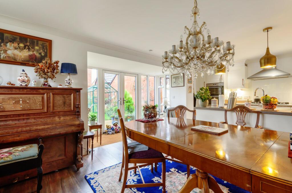 Dining rm