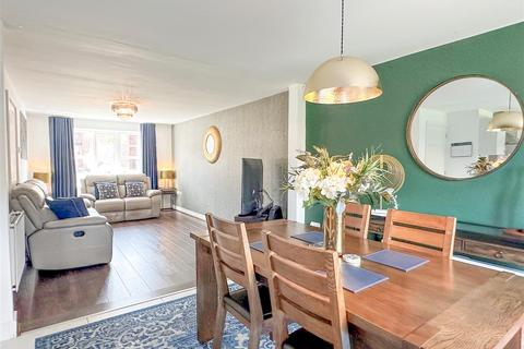 4 bedroom detached house for sale, Raywell Road, Hamilton, Leicester