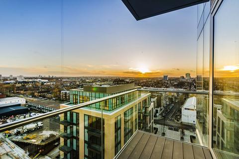 3 bedroom flat for sale, Lillie Square, Earls Court, London, SW6