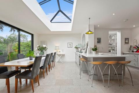 28 West Temple Sheen, London, SW14 7AP