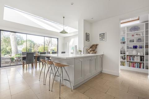 28 West Temple Sheen, London, SW14 7AP