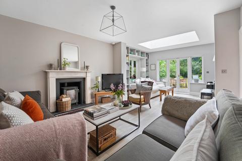 28 West Temple Sheen, London, SW14 7AP
