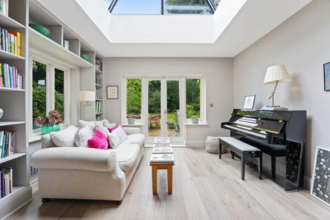 28 West Temple Sheen, London, SW14 7AP