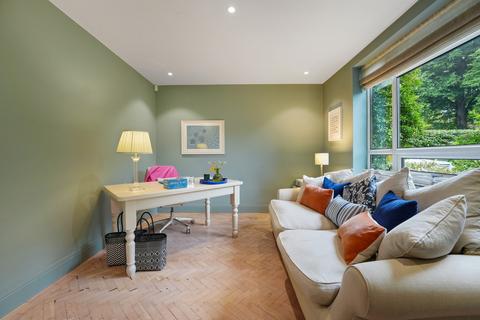 28 West Temple Sheen, London, SW14 7AP