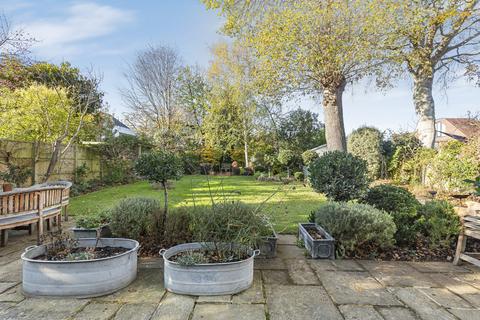 28 West Temple Sheen, London, SW14 7AP
