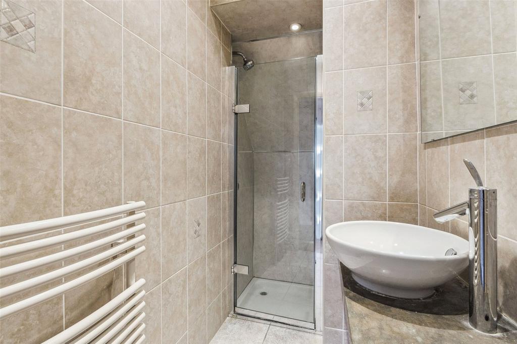Bath/Shower Room