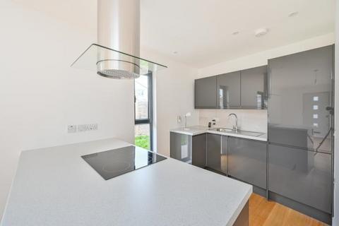 2 bedroom bungalow for sale, Ironbridge Mews, London, E15