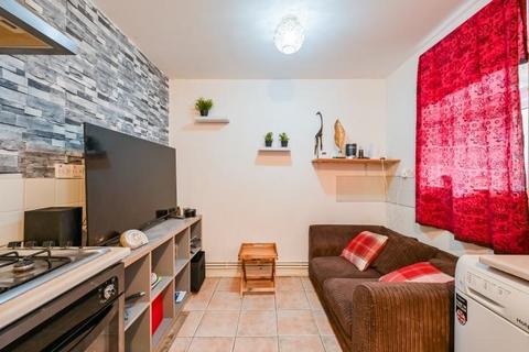 1 bedroom flat for sale, Maitland House, Bishops Way, London, E2