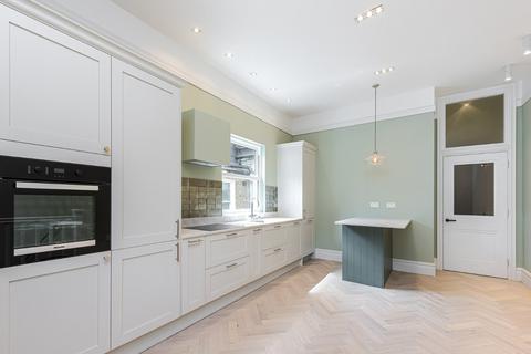 85a Allfarthing Lane, London, SW18 2AS