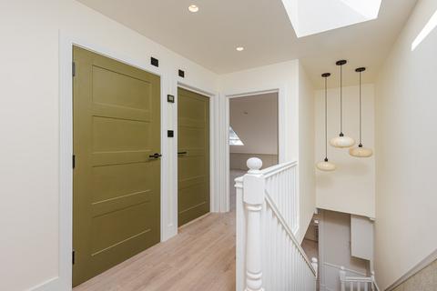 85a Allfarthing Lane, London, SW18 2AS