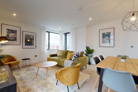 3 bedroom flat to rent, Cremer Street