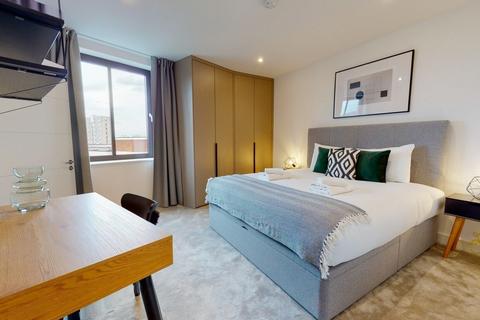 3 bedroom flat to rent, Cremer Street
