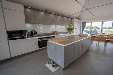 4 bedroom detached house for sale, Madeira Road, New Romney TN28